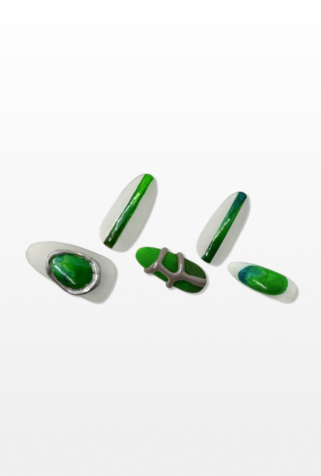 Set of green, blue and silver press-ons.